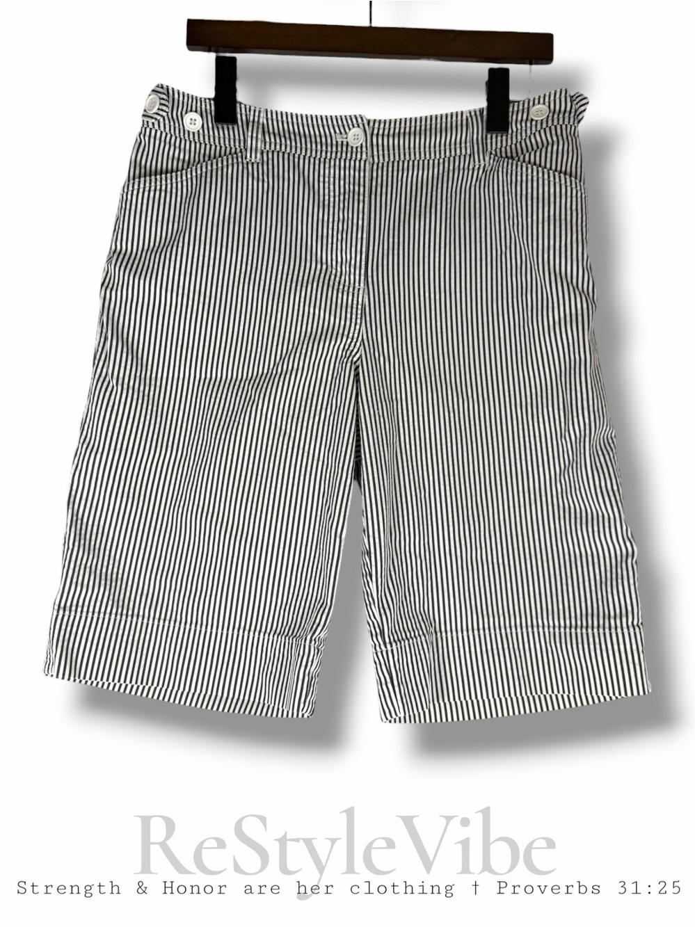 JONES NY SPORT Women’s Size 10 Shorts Bermuda Striped Stretch Casual Style